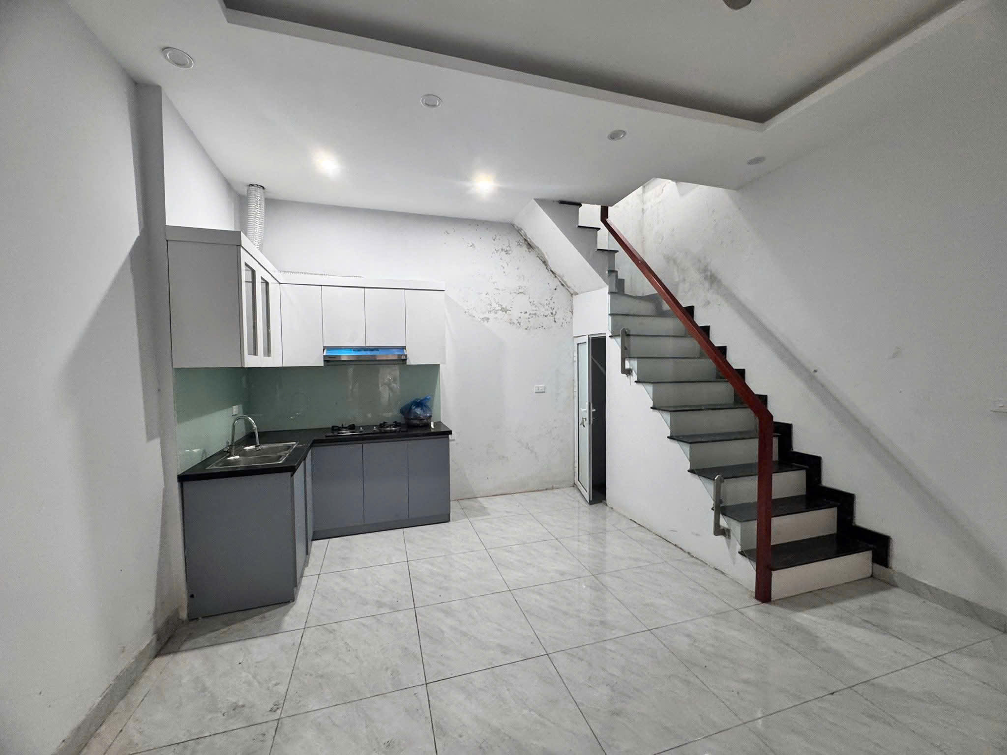 Cho thuê nhà ngõ 191 Kim Ngưu, 35m2, 3 tầng, 2 ngủ kk to, 10 Triệu KD, VP, ở gđ - Ảnh chính